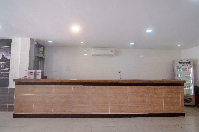 Oyo 836 Mandurah Room & Cafe Кучинг Екстериор снимка