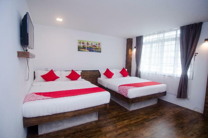 Oyo 836 Mandurah Room & Cafe Кучинг Екстериор снимка