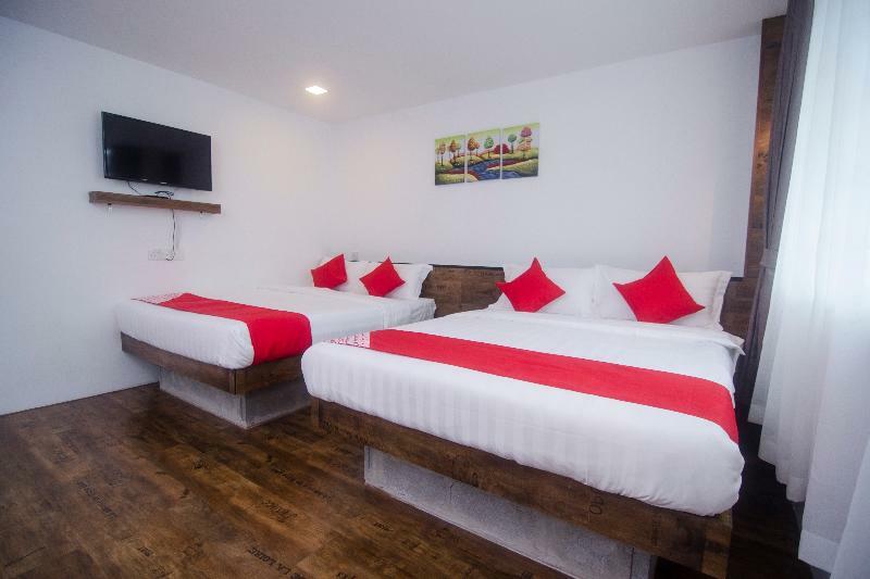 Oyo 836 Mandurah Room & Cafe Кучинг Екстериор снимка