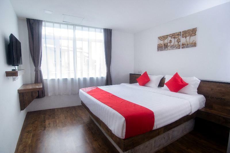 Oyo 836 Mandurah Room & Cafe Кучинг Екстериор снимка