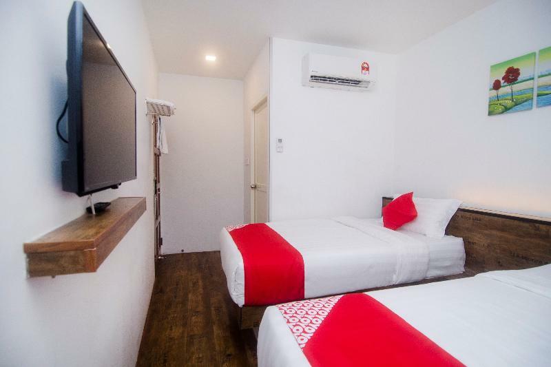 Oyo 836 Mandurah Room & Cafe Кучинг Екстериор снимка