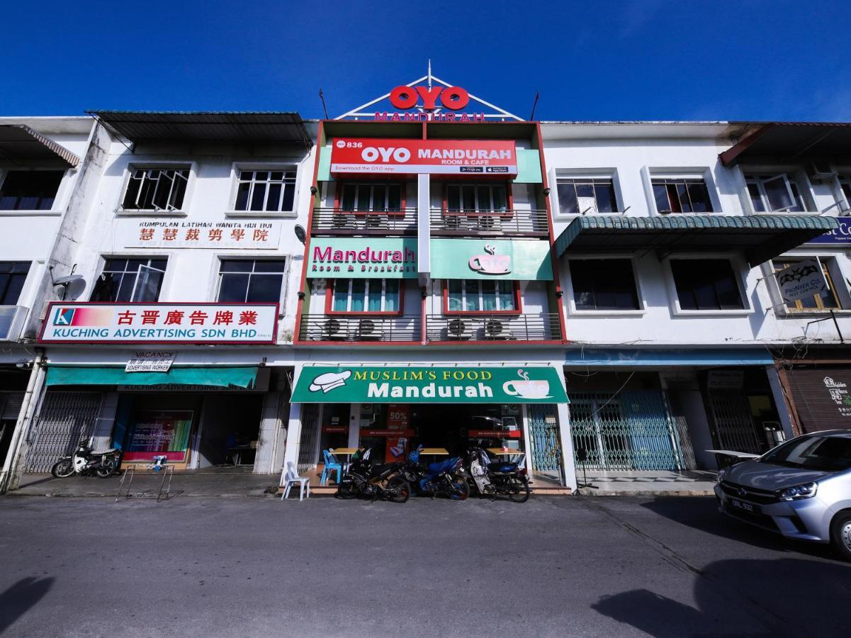 Oyo 836 Mandurah Room & Cafe Кучинг Екстериор снимка