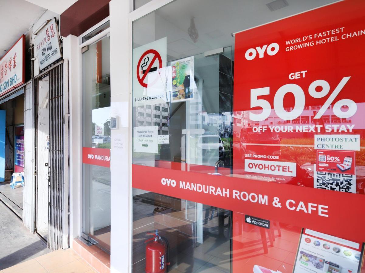 Oyo 836 Mandurah Room & Cafe Кучинг Екстериор снимка